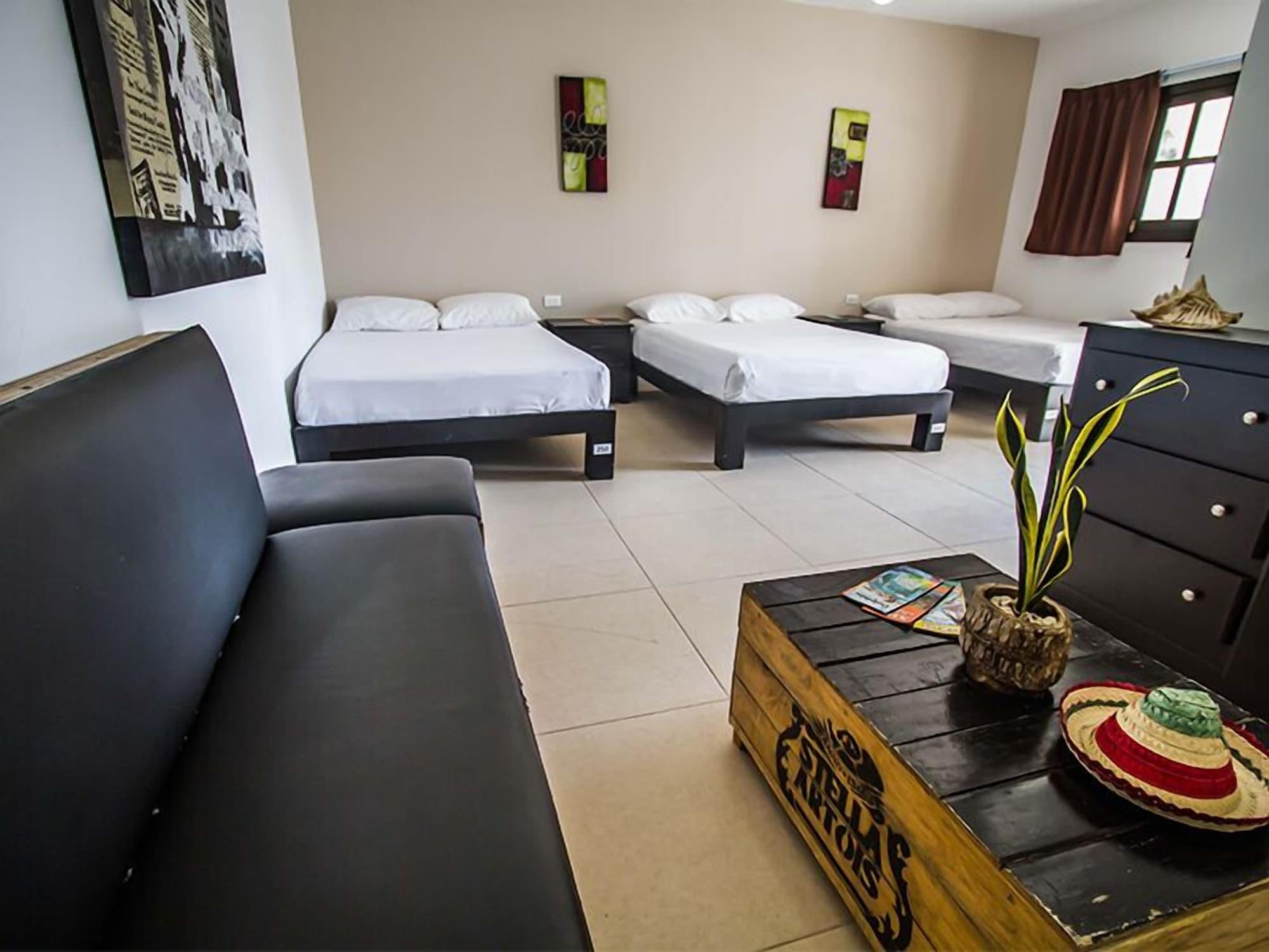 We playa Hotel-Hostel Playa del Carmen Buitenkant foto