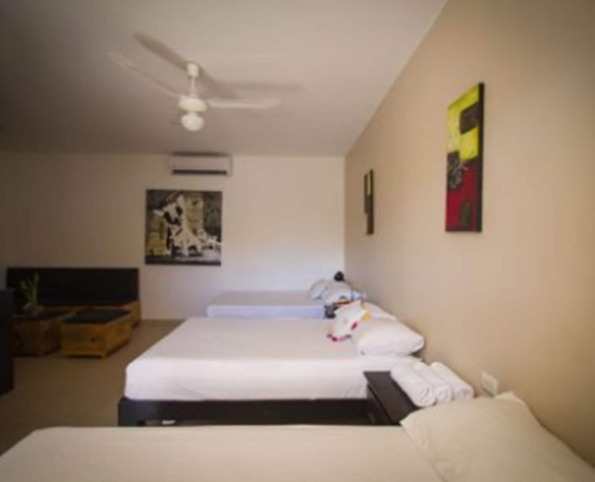 We playa Hotel-Hostel Playa del Carmen Buitenkant foto