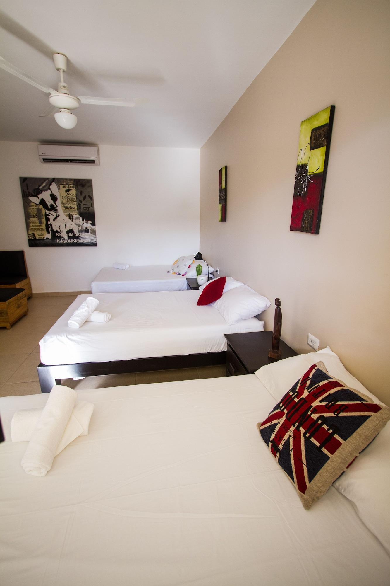 We playa Hotel-Hostel Playa del Carmen Buitenkant foto