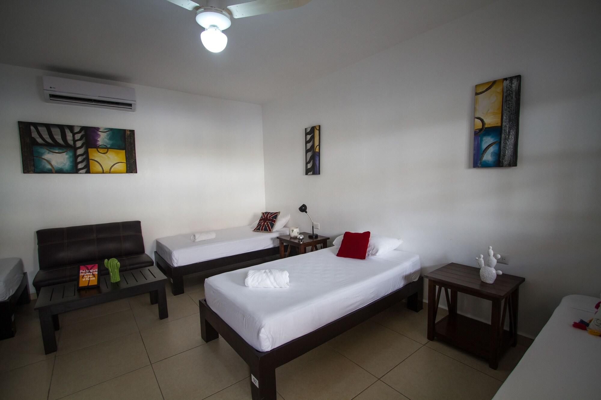 We playa Hotel-Hostel Playa del Carmen Buitenkant foto