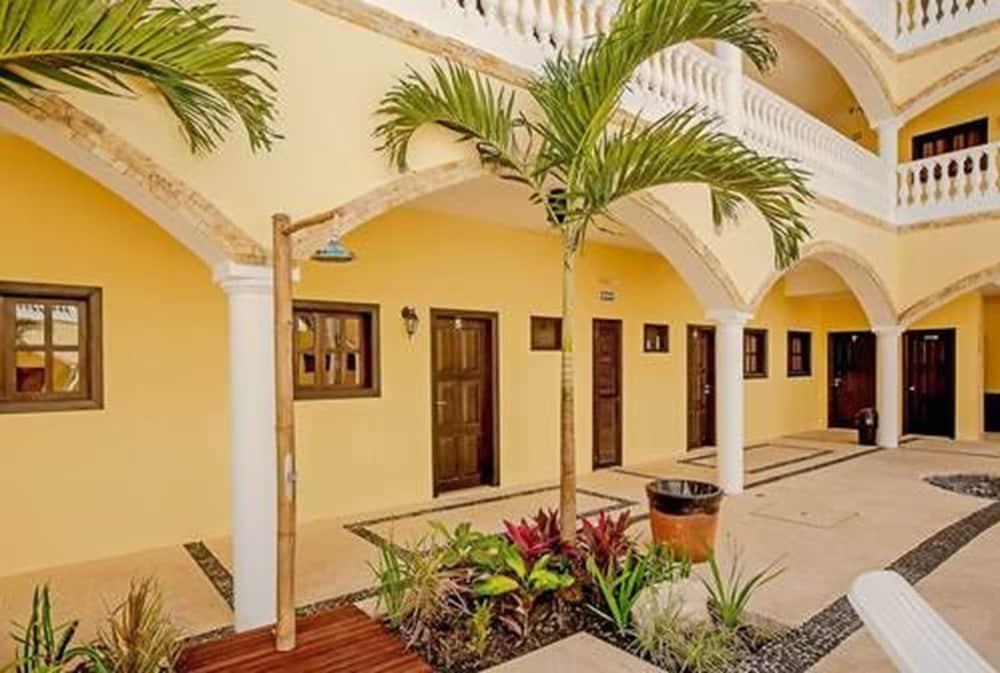 We playa Hotel-Hostel Playa del Carmen Buitenkant foto