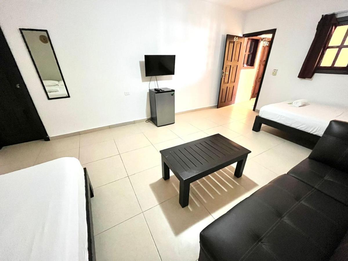 We playa Hotel-Hostel Playa del Carmen Buitenkant foto