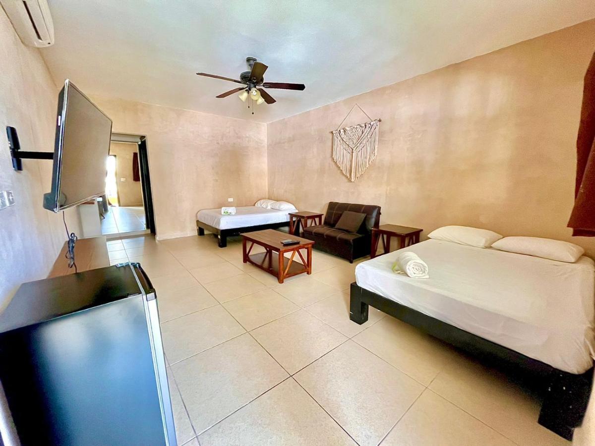 We playa Hotel-Hostel Playa del Carmen Buitenkant foto