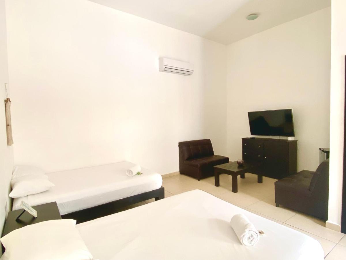 We playa Hotel-Hostel Playa del Carmen Buitenkant foto