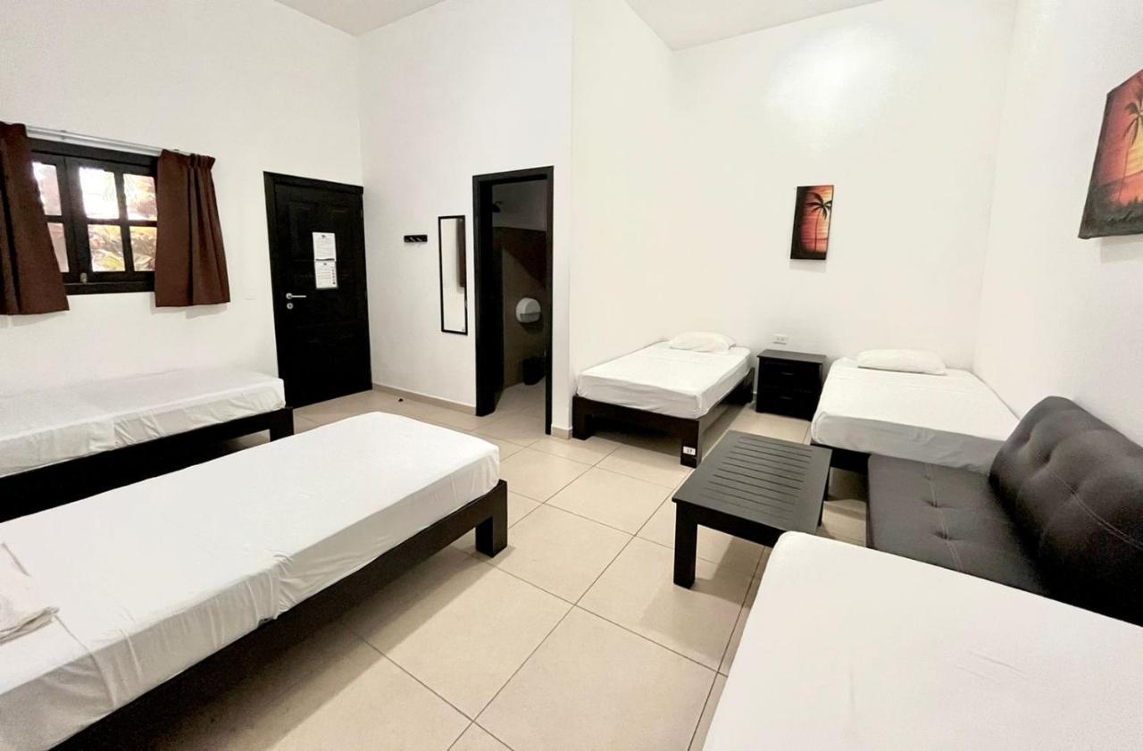 We playa Hotel-Hostel Playa del Carmen Buitenkant foto