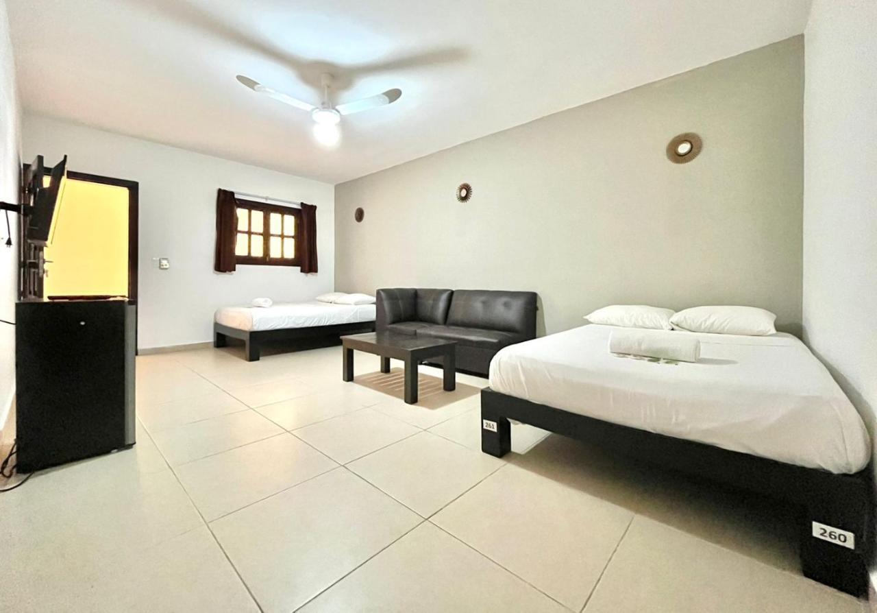 We playa Hotel-Hostel Playa del Carmen Buitenkant foto