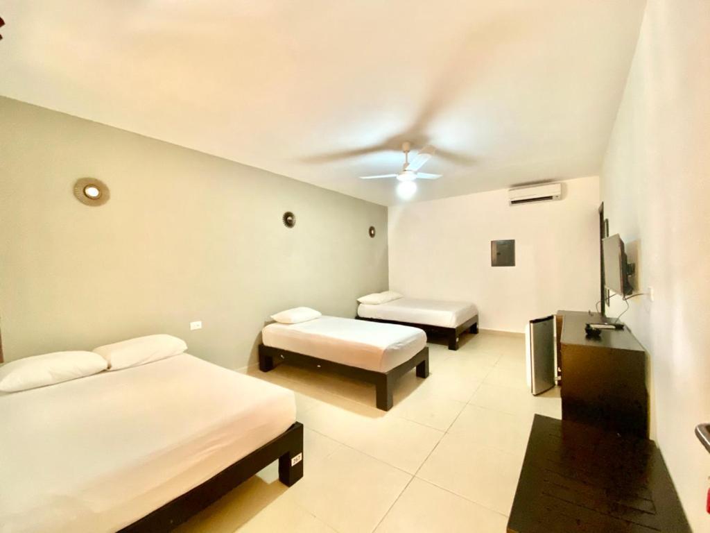 We playa Hotel-Hostel Playa del Carmen Buitenkant foto