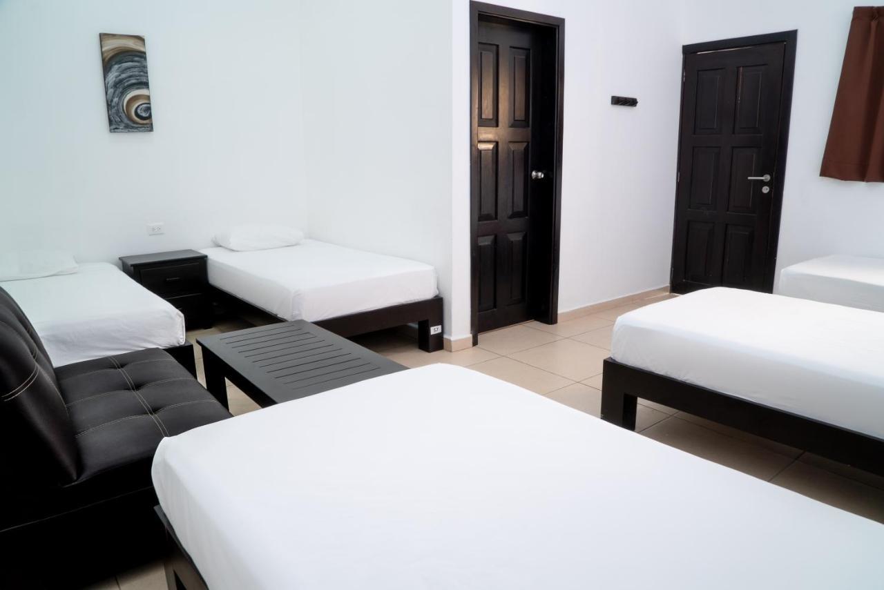 We playa Hotel-Hostel Playa del Carmen Buitenkant foto